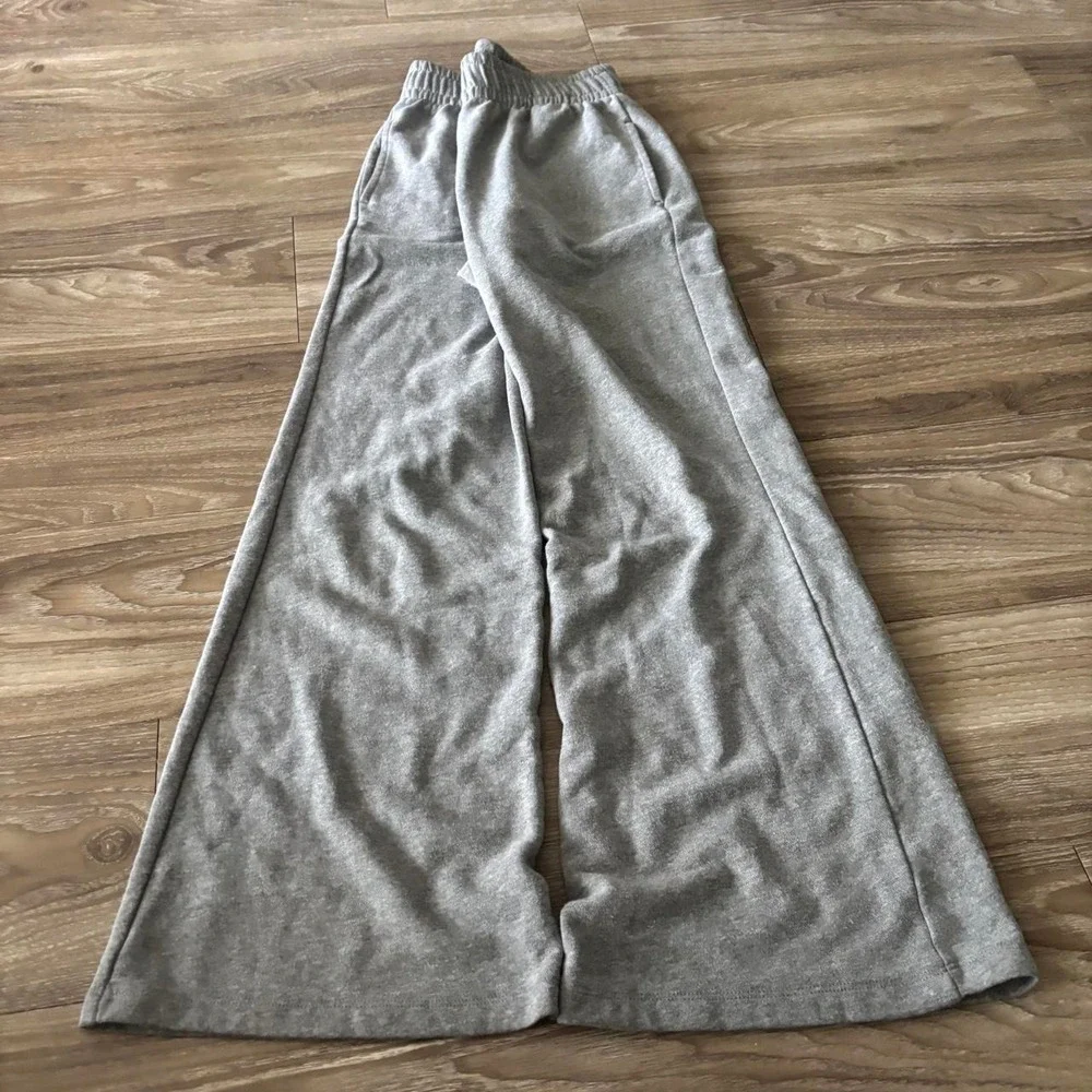 Vintage Y2K/2000s Grey Flare Sweatpants! Fits S